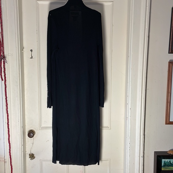 Ladies long swing black wool sweater by Nanette. Size large. - Picture 7 of 7